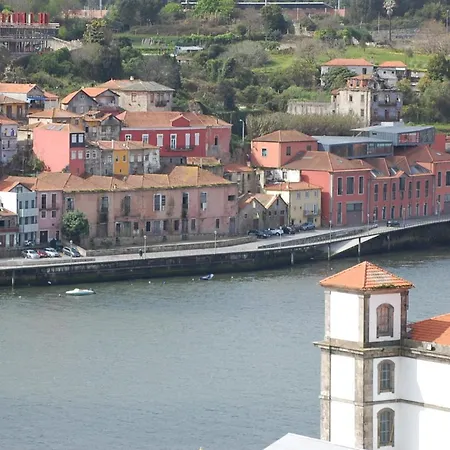 トップフラット アパート *